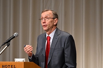 Dr. Svante Pääbo